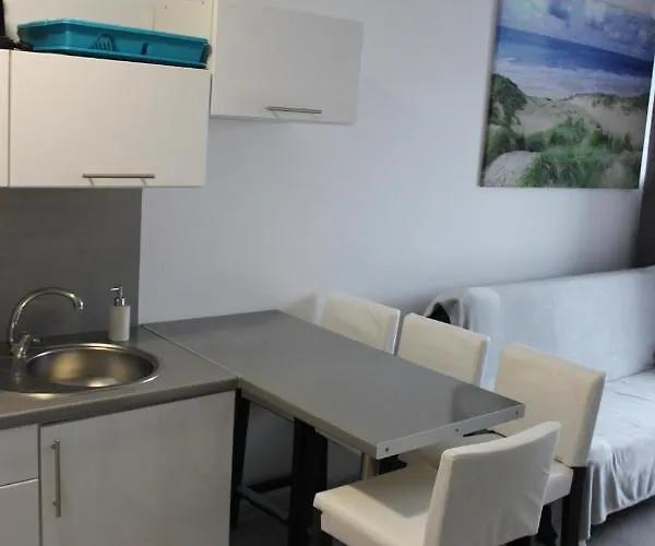 Bursztynek Z Miejscem Postojowym Колобжег