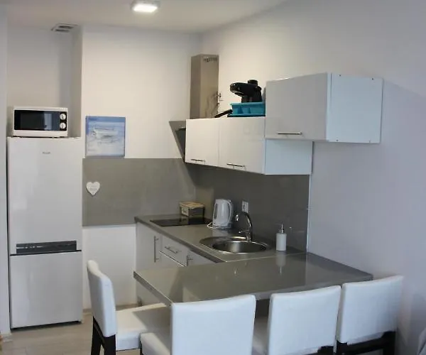 Bursztynek Z Miejscem Postojowym Апартаменты *