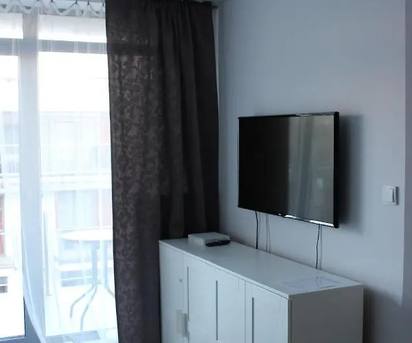 Bursztynek Z Miejscem Postojowym *